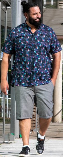 D555 Farnborough Short Sleeve Guitar AOP Shirt With Hidden Button Down Black - Herrenhemden - Herrenhemden in großen Größen