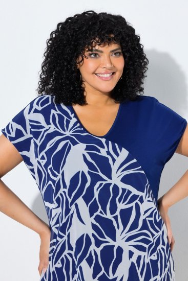 Ulla Popken 849033 Kurzärmliges Chiffonkleid mit V-Ausschnitt Dunkelblau - Kleider - Kleider für jede Größe