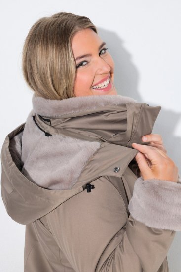 Ulla Popken 850509 Kunstfelljacke Taupe - Jacken - Große Jacken für Damen