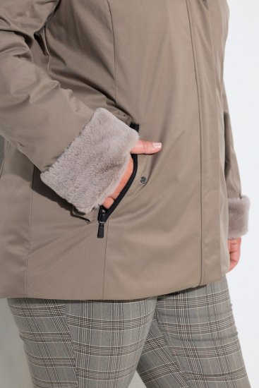 Ulla Popken 850509 Kunstfelljacke Taupe - Jacken - Große Jacken für Damen
