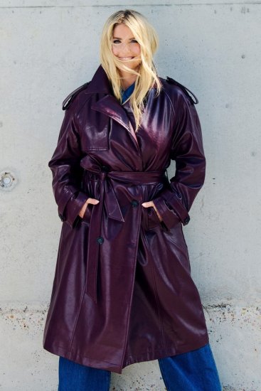 Ulla Popken 855617 Trenchcoat in Lederoptik mit Bindegürtel Weinrot - Mäntel - Große Größen: Mäntel für Damen