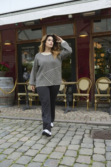 Kaffe Curve Jenna Ausgestellte Leggings Tiefschwarz - Jeans & Hosen in Großen Größen – Plus Size - 