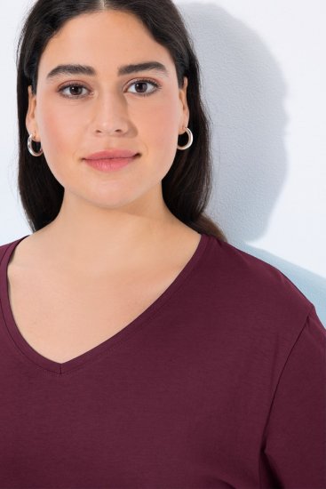 Ulla Popken Back To Basics V-Neck Relaxed Fit Cotton Tee Dark Berry - T-Shirts - Damen-T-Shirts in großen Größen