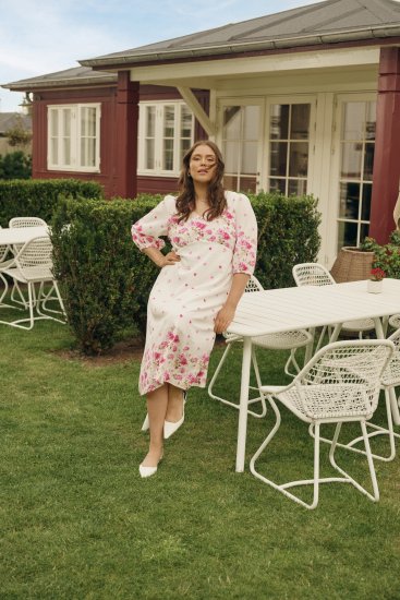 Kaffe Curve Rosa Midi Dress White Rose Border Flower - Kleider - 