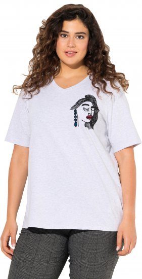 Ulla Popken Embroidered Face Motif Short Sleeve V-Neck Tee Light Grey Melange - Bedruckte T-shirts für damen - 