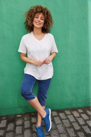 Ulla Popken Embroidered Sunrise Lettering Tee Off-White - Bedruckte T-shirts für damen - 